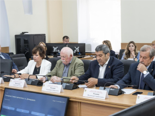 Городские депутаты единогласно утвердили кандидатуру в молодежный парламент области