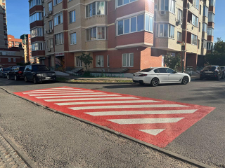 В 11 дворах нанесли разметку для пожарной спецтехники