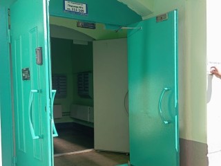 Завершен ремонт ступеней и пандуса в многоквартирном доме пгт. Голубое