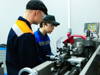 В колледже Воскресенска открыли современную токарную мастерскую