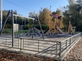Новое основание и игровые элементы установили во дворе дома на Энергетиков