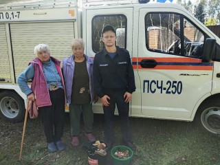 В Орехово-Зуевском округе спасатели вывели из леса заблудившихся женщин