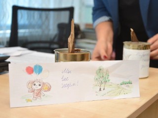 Кадеты из Шатуры украсили окопные свечи для бойцов СВО рисунками и добрыми пожеланиями