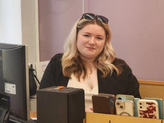 Вчерашняя выпускница вернулась в протвинский лицей учить детей через мемы и квесты
