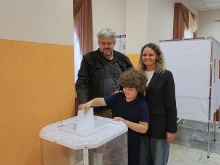 В Луховицах на довыборы приходят семьями