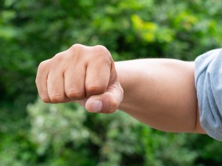 Избили и заставили извиняться на камеру: что известно о банде мытищинских подростков