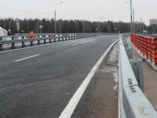 Около ЦКАДа заметили детей на опасной тарзанке