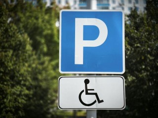 В Голубом могут оштрафовать владельца лодки за парковку на месте для инвалидов