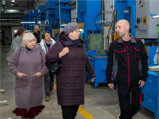 Участники СВО посетили предприятие, производящее деревянные строительные конструкции