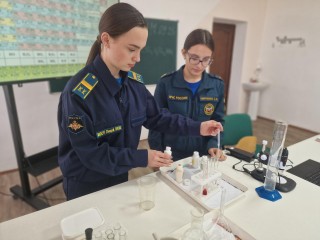 Мониторинг воздуха и нейросети изучают воскресенские школьники в образовательном центре