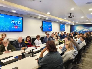 Сотрудники предприятия Химок сделали перерыв в работе и обсудили патриотический фильм