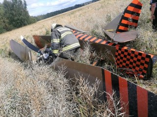 С места крушения легкомоторного самолета в Луховицах появилось видео