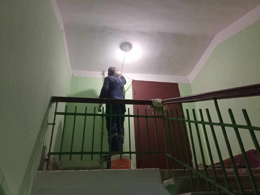 В доме №17 на улице Военный городок отремонтировали два подъезда