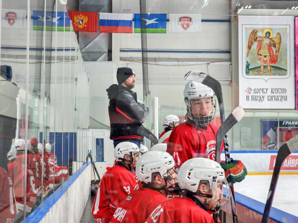 Новый тренер хоккейной команды «Витязь» из Чехова учит игроков дисциплине