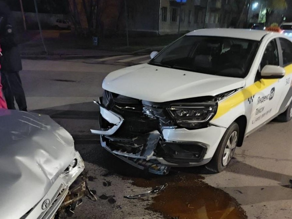 Спасатели ликвидировали последствия ДТП с тремя пострадавшими в Орехово-Зуеве