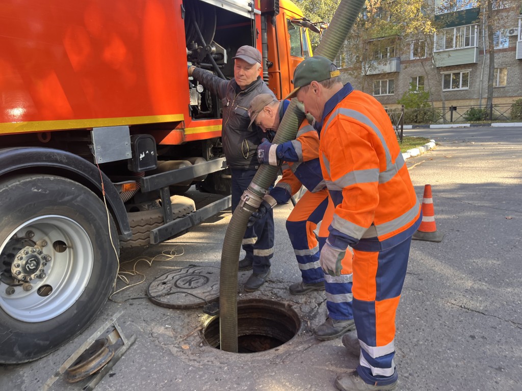 Восемь засоров канализации устранили во Фрязине за неделю