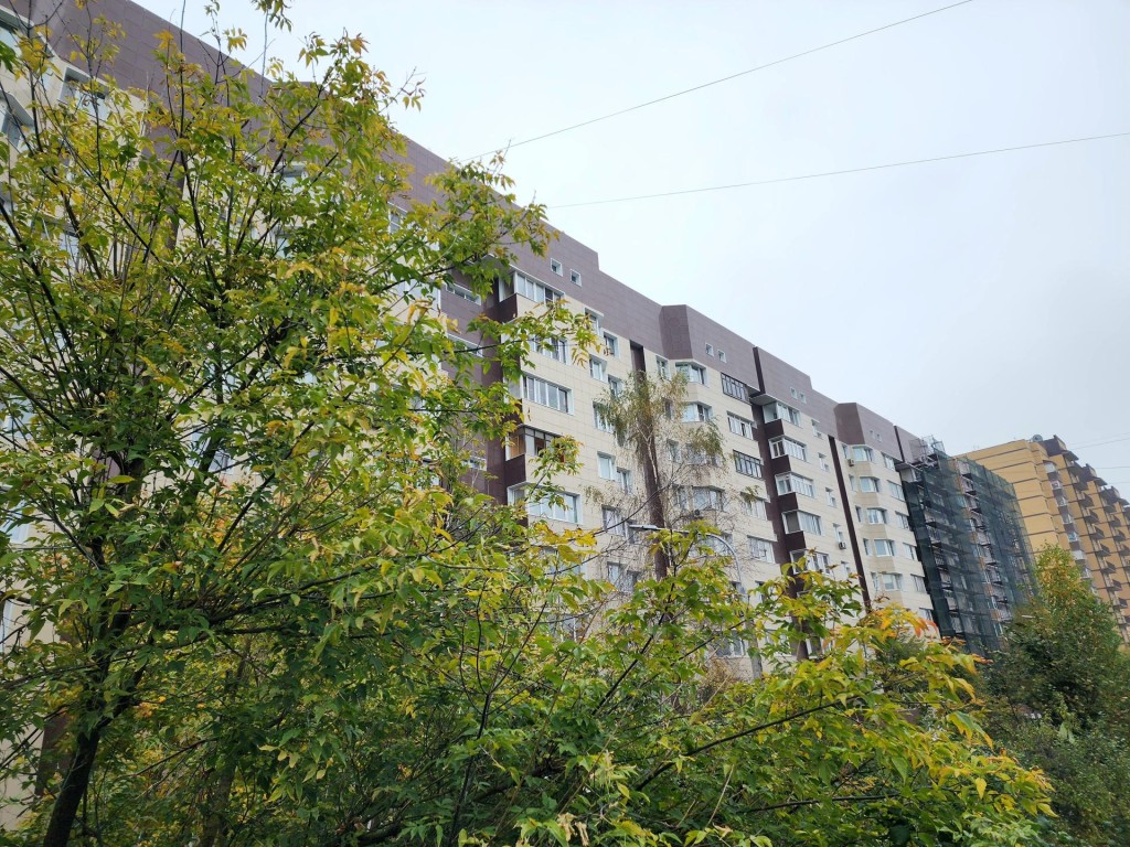 Фасад девятиэтажки на улице Красной обновят к концу года