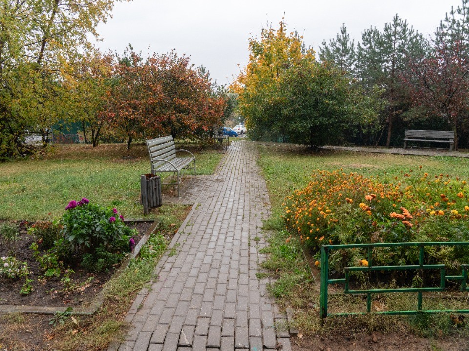 Забор у главного входа в парк в Путилкове демонтируют по просьбам жителей