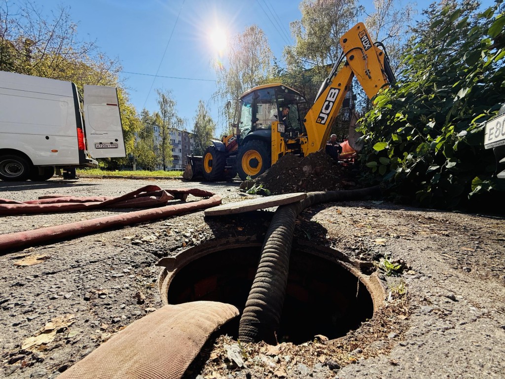 Авария на теплосетях в Раменском: две бригады рабочих устраняют утечку на трубопроводе