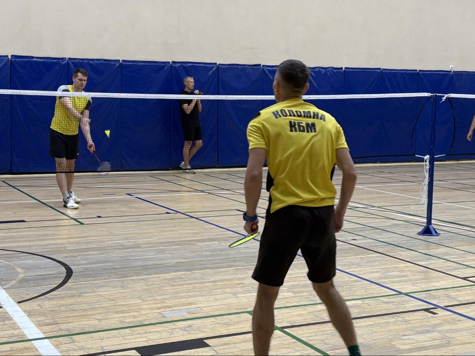 Сотрудники Конструкторского бюро машиностроения сразились в бадминтоне