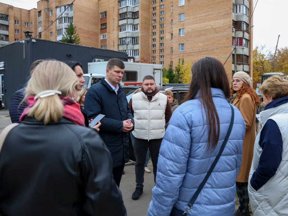 Двор на Юбилейной улице по просьбам жителей очистят от мусора
