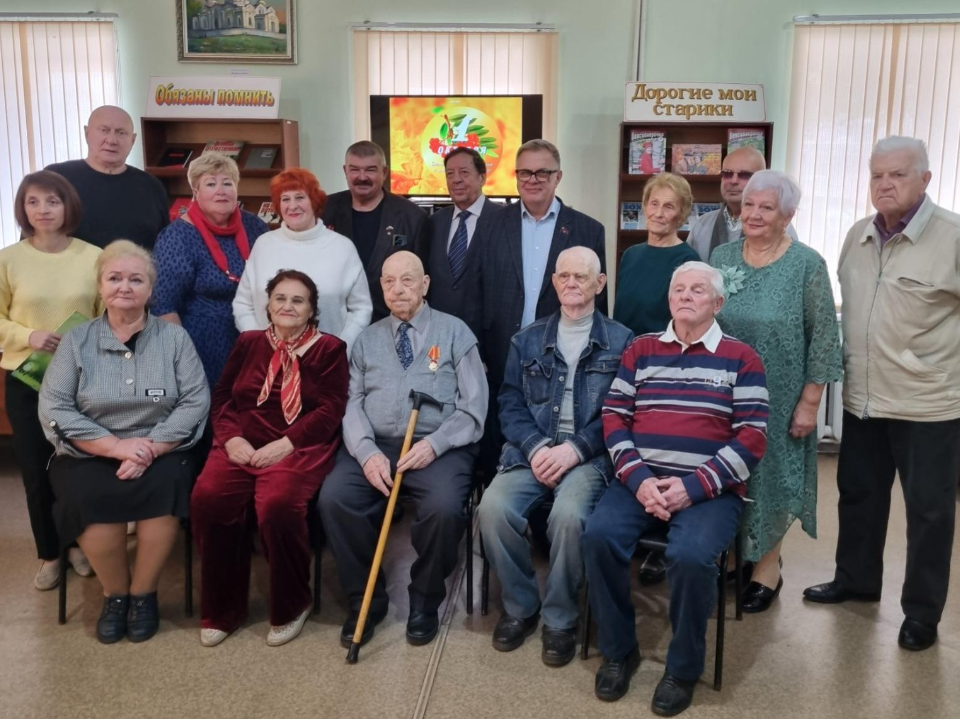 Старшее поколение поздравили с Днем пожилого человека