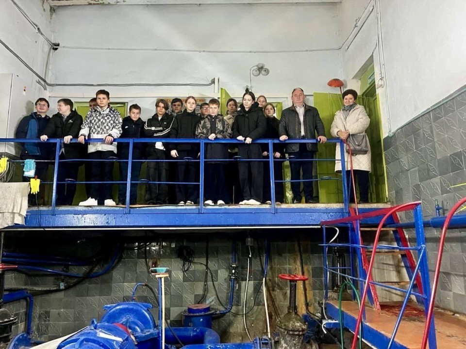 «А вы знаете, откуда течет вода?»: более 30 школьников раскрыли тайны работы водоканала Павловского Посада