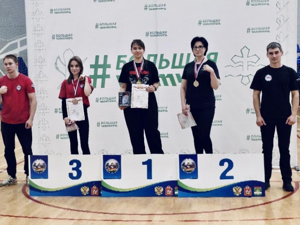 «Лотошинские медведи» в деле: почему соперникам на армрестлинге стоит бояться диспетчера пожарной части из Подмосковья