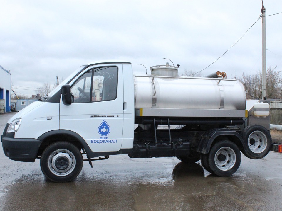 Подвоз воды в цистерне организовали для жителей на улице Краснознаменской