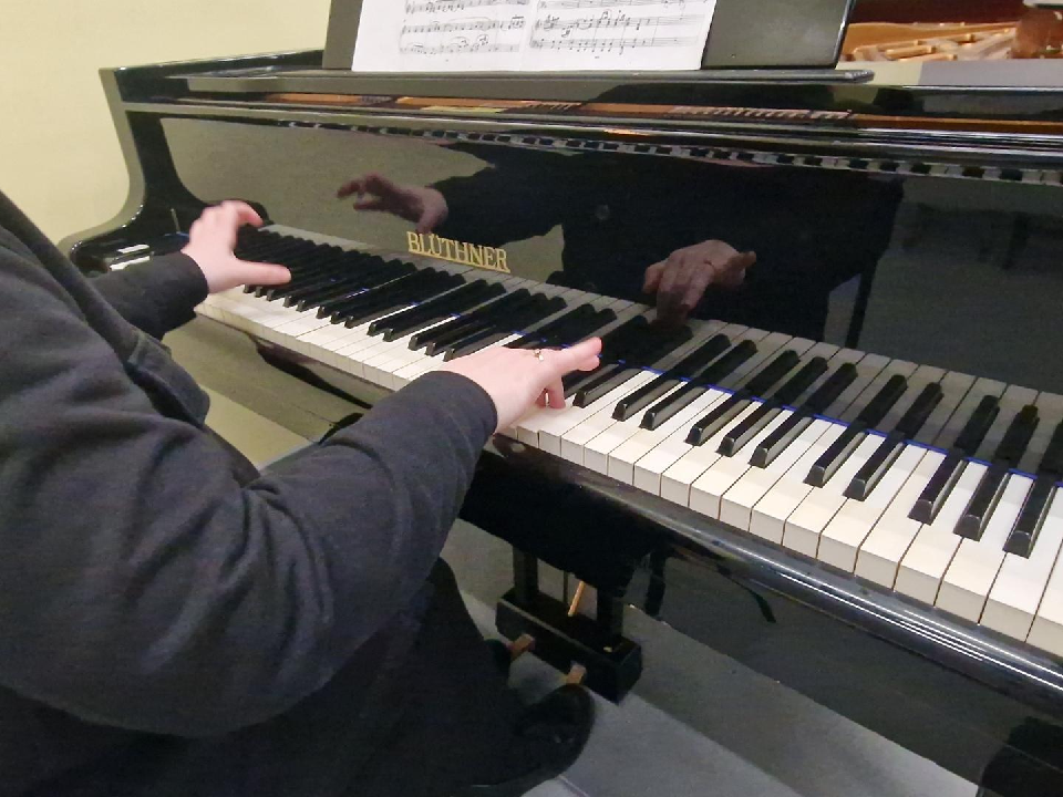 Звуки «Лунной сонаты» заполонили обновленный концертный зал Дубненской школы искусств