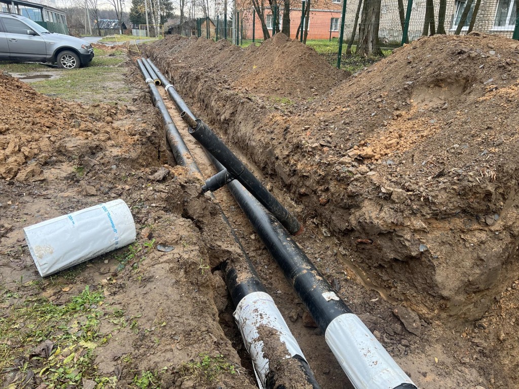 Спасают от зимних аварий: в Запрудне на Карла Маркса и Пролетарском переулке началась срочная замена теплосетей