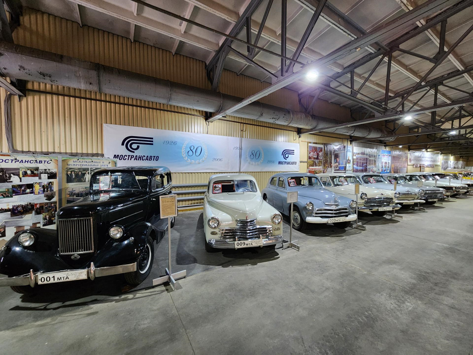 Грузовики, автобусы и легковушки: бесплатная выставка ретроавтомобилей работает в Чехове