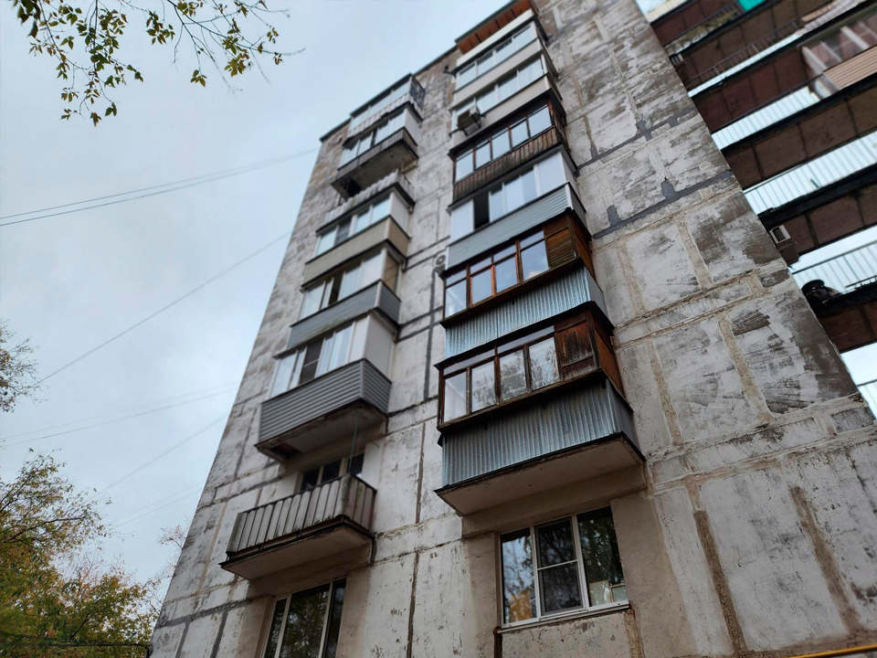 В доме на улице Грабина начались работы по утеплению фасада жилого дома