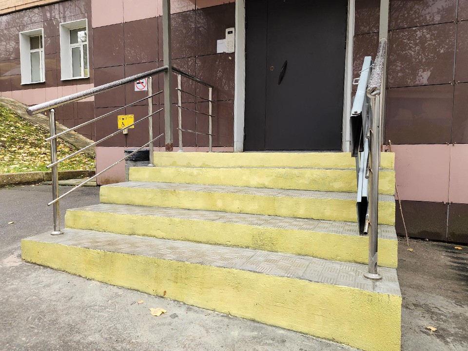 В Подольской детской больнице отремонтировали входную группу и фасад