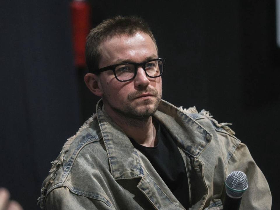 «Умел улыбаться затылком»: актер Петров отметил талант Романа Попова, ушедшего из жизни