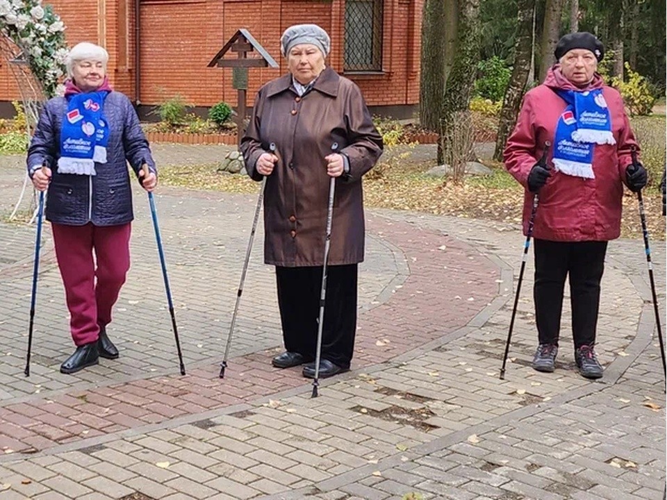 В парке «Покровский» научат скандинавской ходьбе и проведут на зарядку