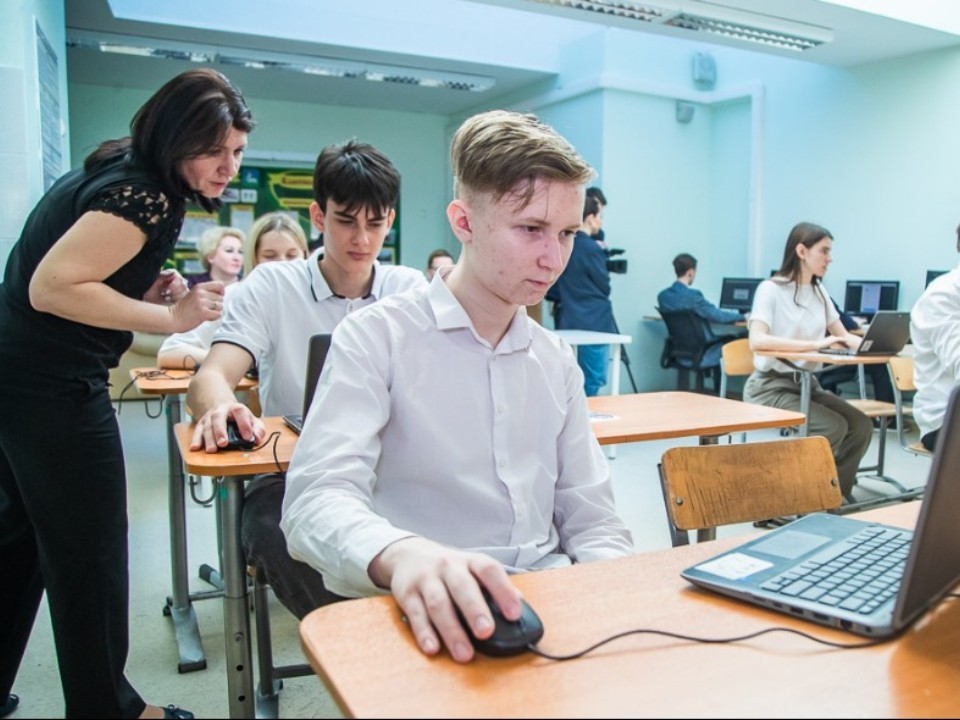 Первый шаг в мир промышленных ИТ-разработчиков: подмосковные старшеклассники смогут проявить себя на международной олимпиаде. Как принять участие