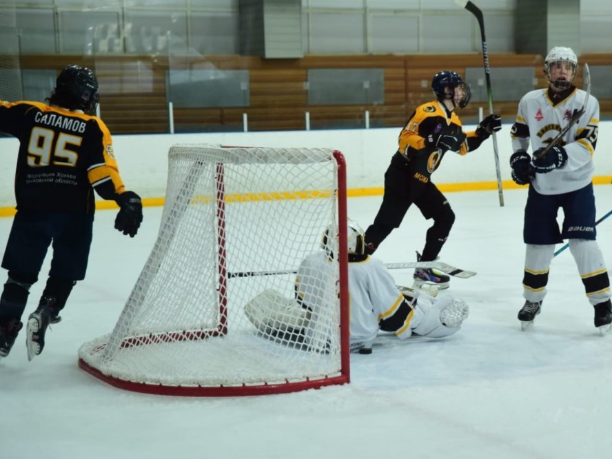 Можайские «Драгуны» одержали очередную победу в хоккейном первенстве Подмосковья