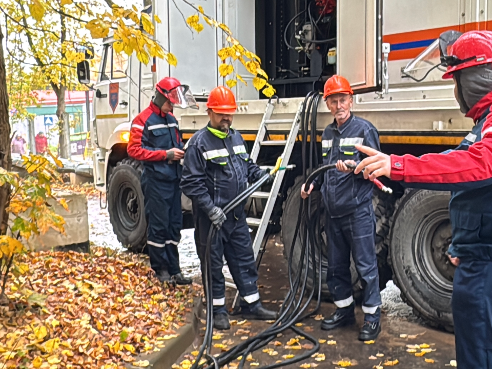В трех деревнях и двух СНТ в течение дня будут ремонтировать электрооборудование