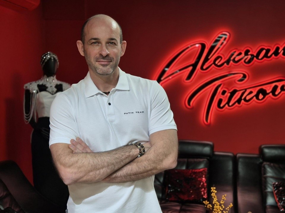 Басков, Бузова, Лорак: почему звезды доверяют свои образы дизайнеру из Орехова-Зуева