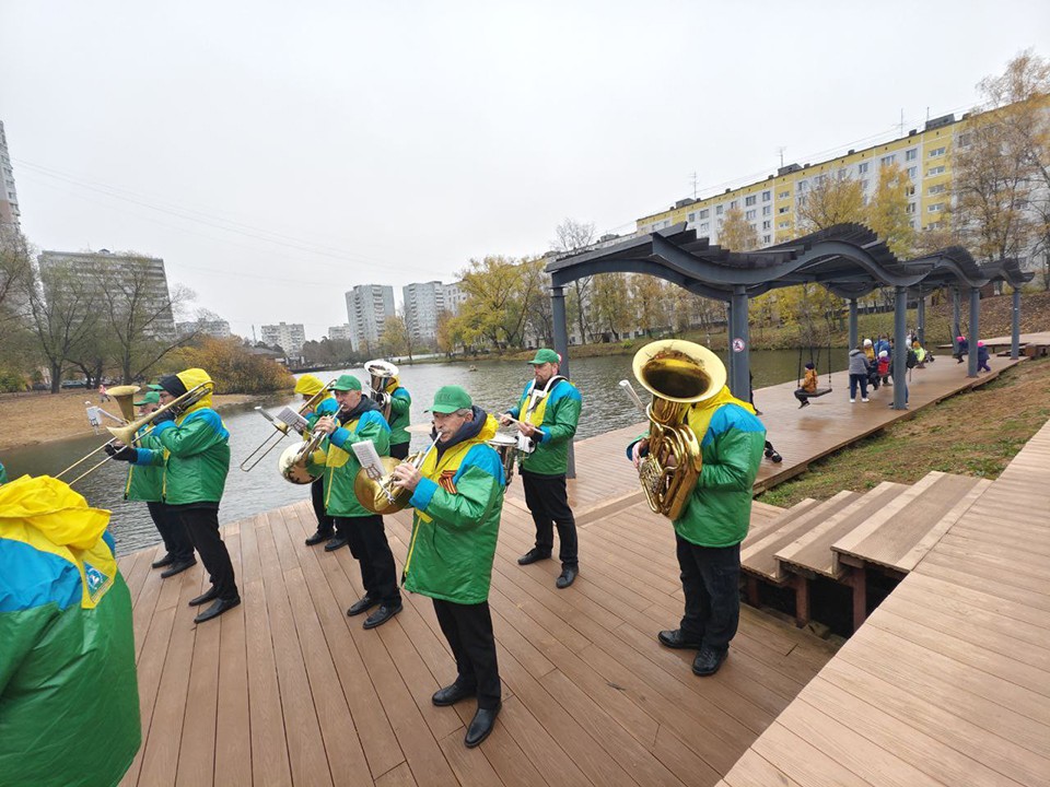 В Одинцове под звуки музыки открыли обновленную зону отдыха у Комсомольского пруда