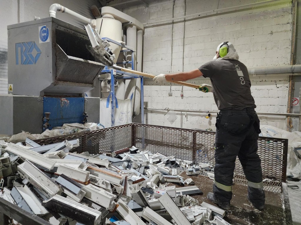 Фрязинский завод перешел на безотходное производство окон