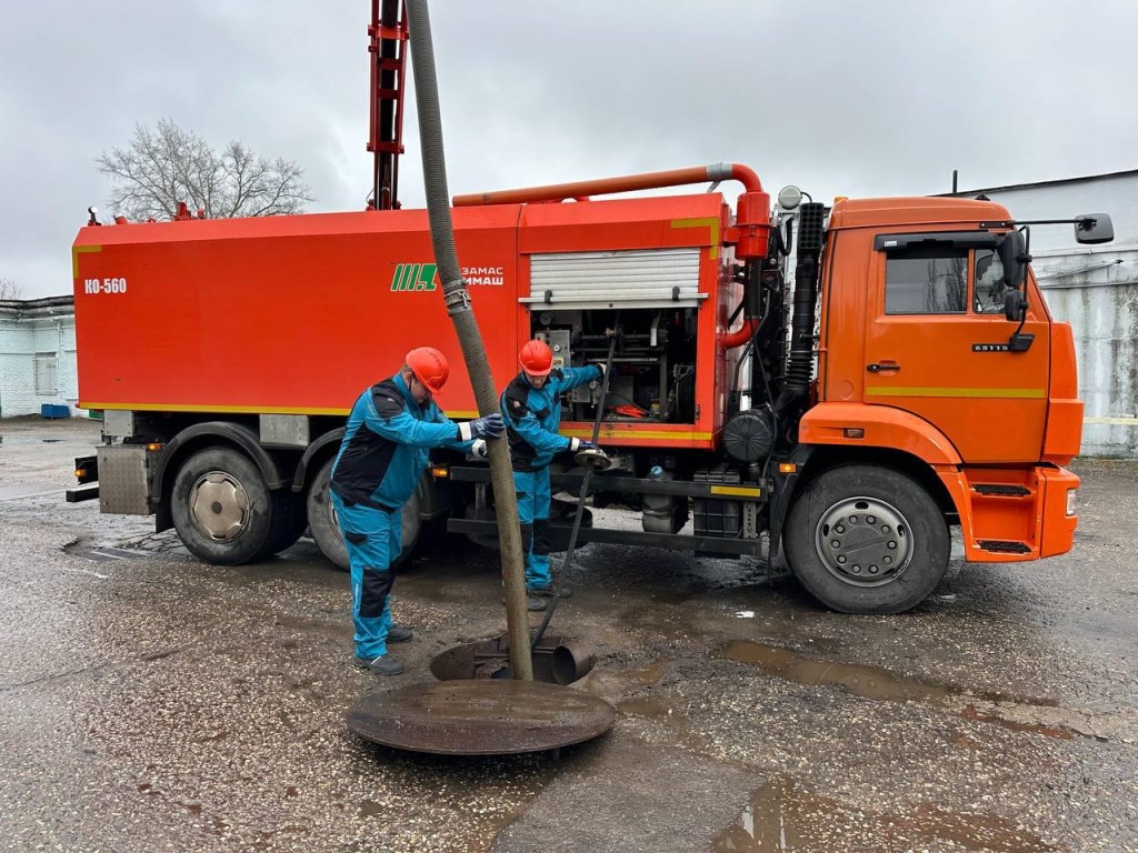 После массовых засоров в Подмосковье коммунальщики дали советы, как не допустить неприятного запаха и затопления