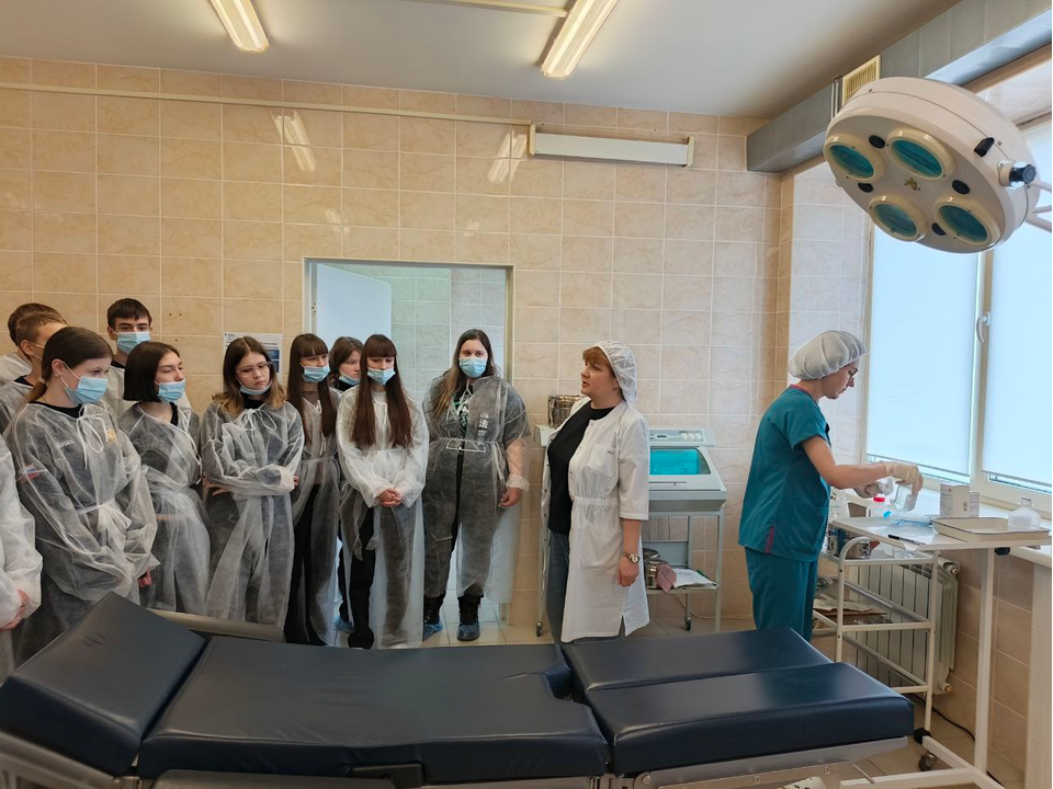 Кто заходит в оперблок: каширские школьники познакомились с работой хирургического отделения