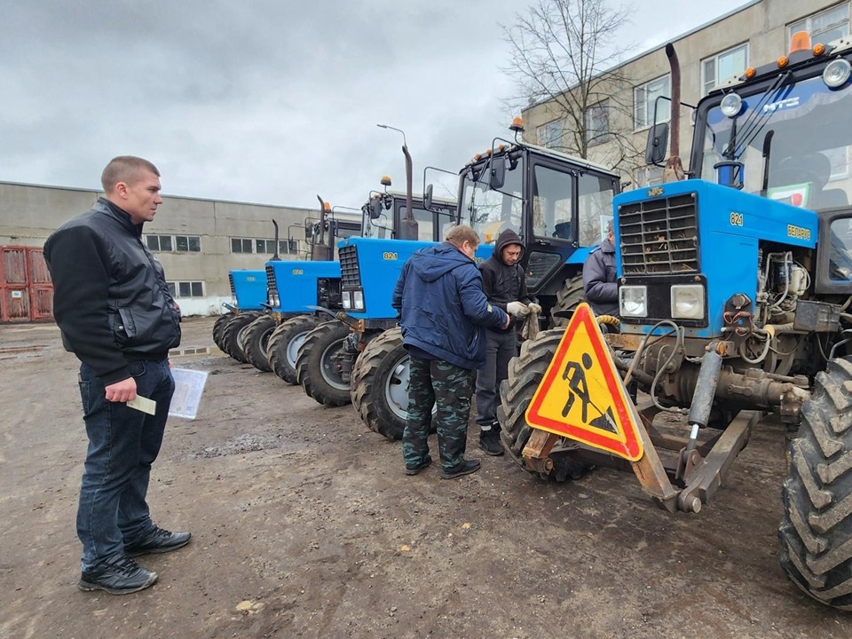 Протвинский коммунальный автопарк оснащают техникой для зимней уборки улиц