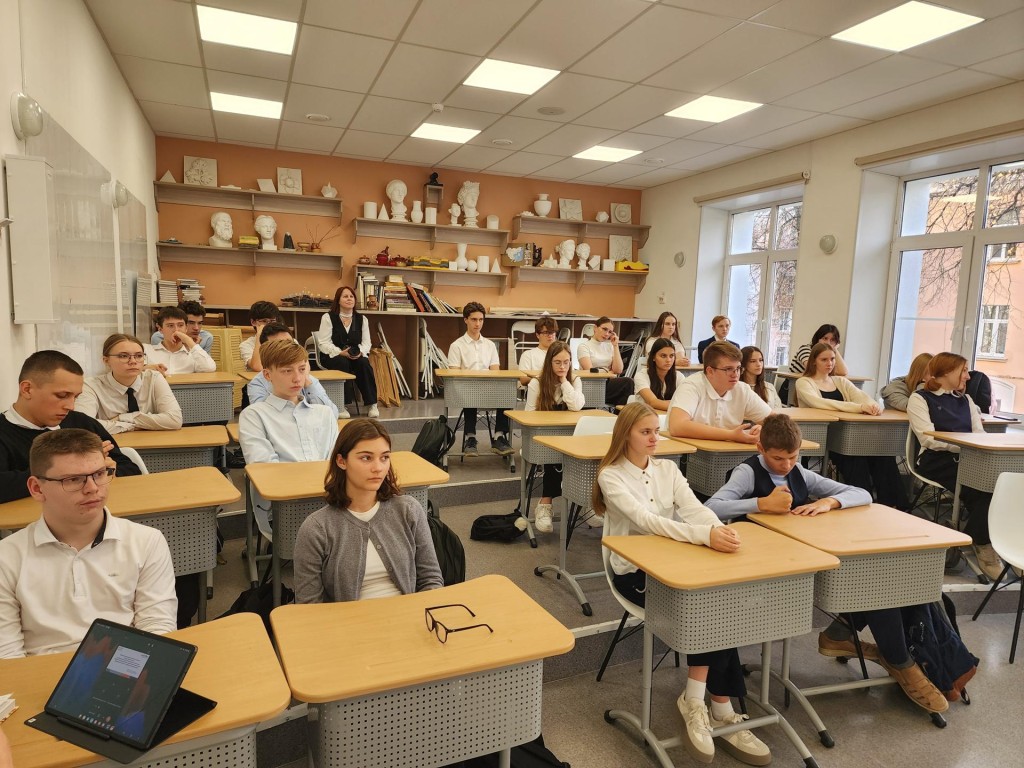 Практикующие химики вдохновили школьников из Дубны на выбор профессии мечты