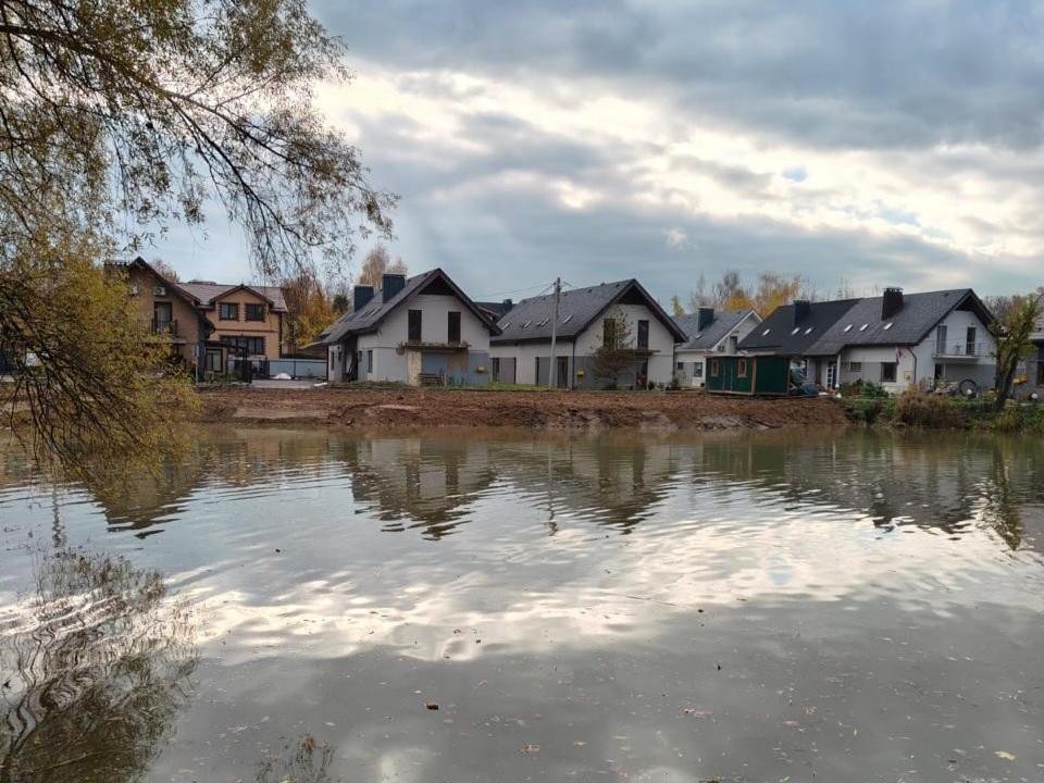 Дорогу и беспрепятственный доступ к пожарному пруду организуют в деревне Высоково