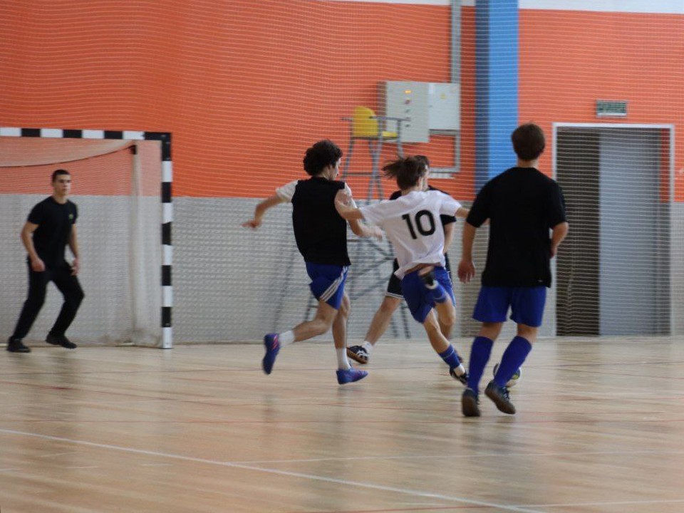 «Играют, будто это чемпионат мира»: как школьники Ступина покоряют футзал