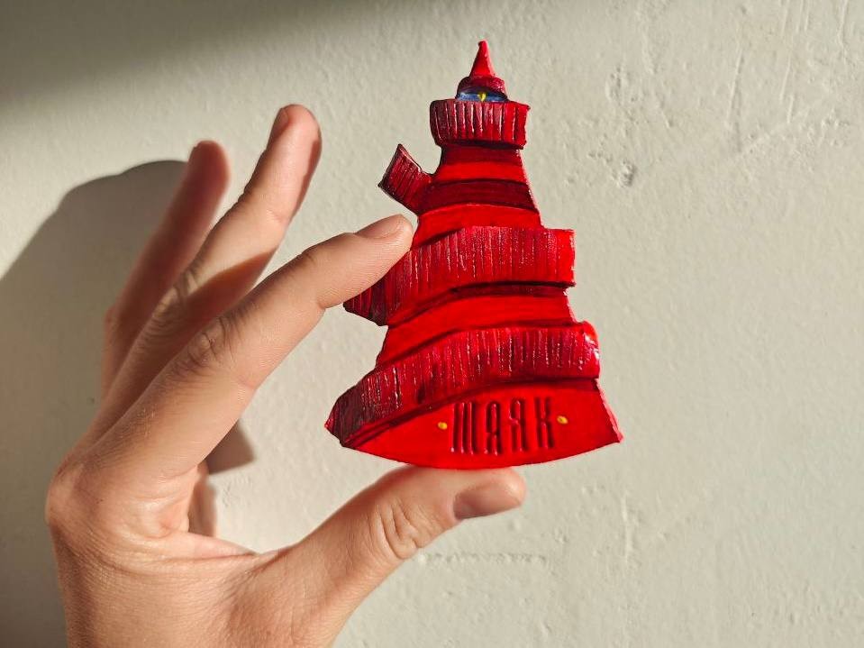 Коты-русалки и маяк из глины: как художница вдохновилась Солнечногорском и создала сувениры, которые полюбили все