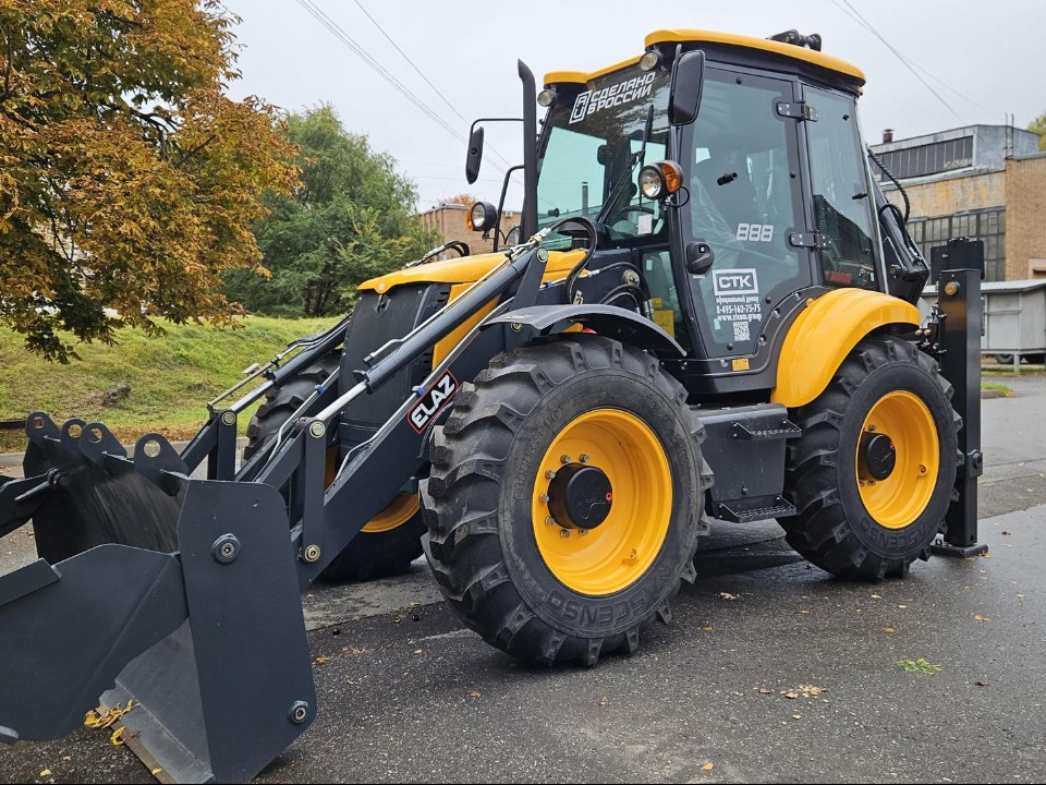 Жуковские коммунальщики получили новый экскаватор-погрузчик